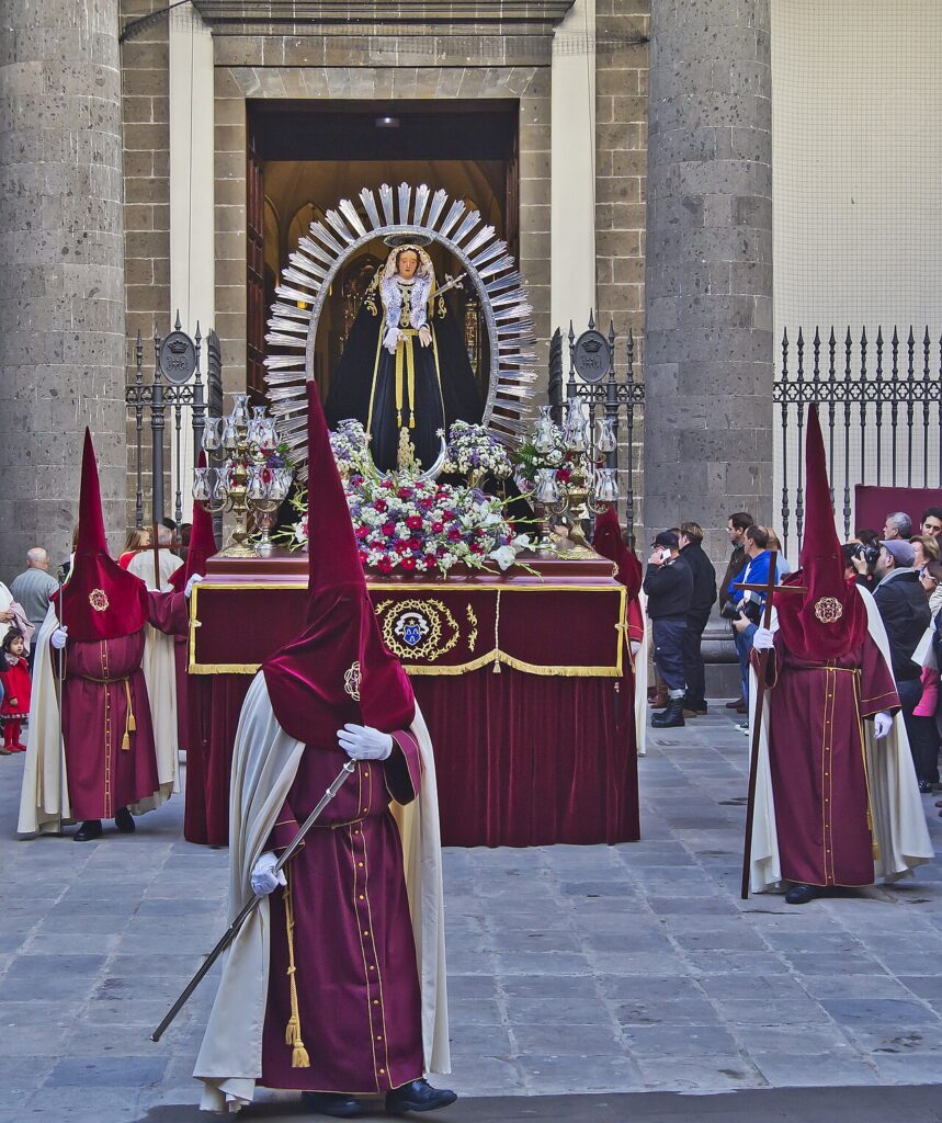 Procesión de Nuestra Señora de la Soledad en la Semana Santa de La Laguna