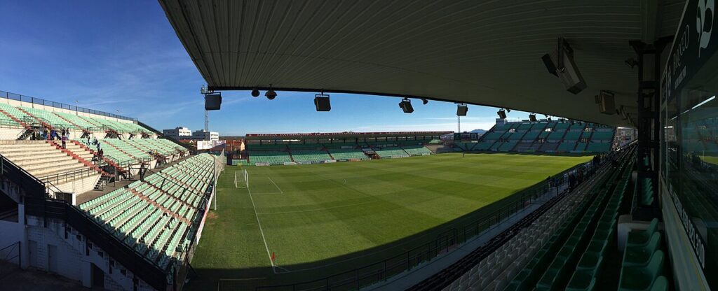 Interior del estadio Romano José Fouto, en Mérida