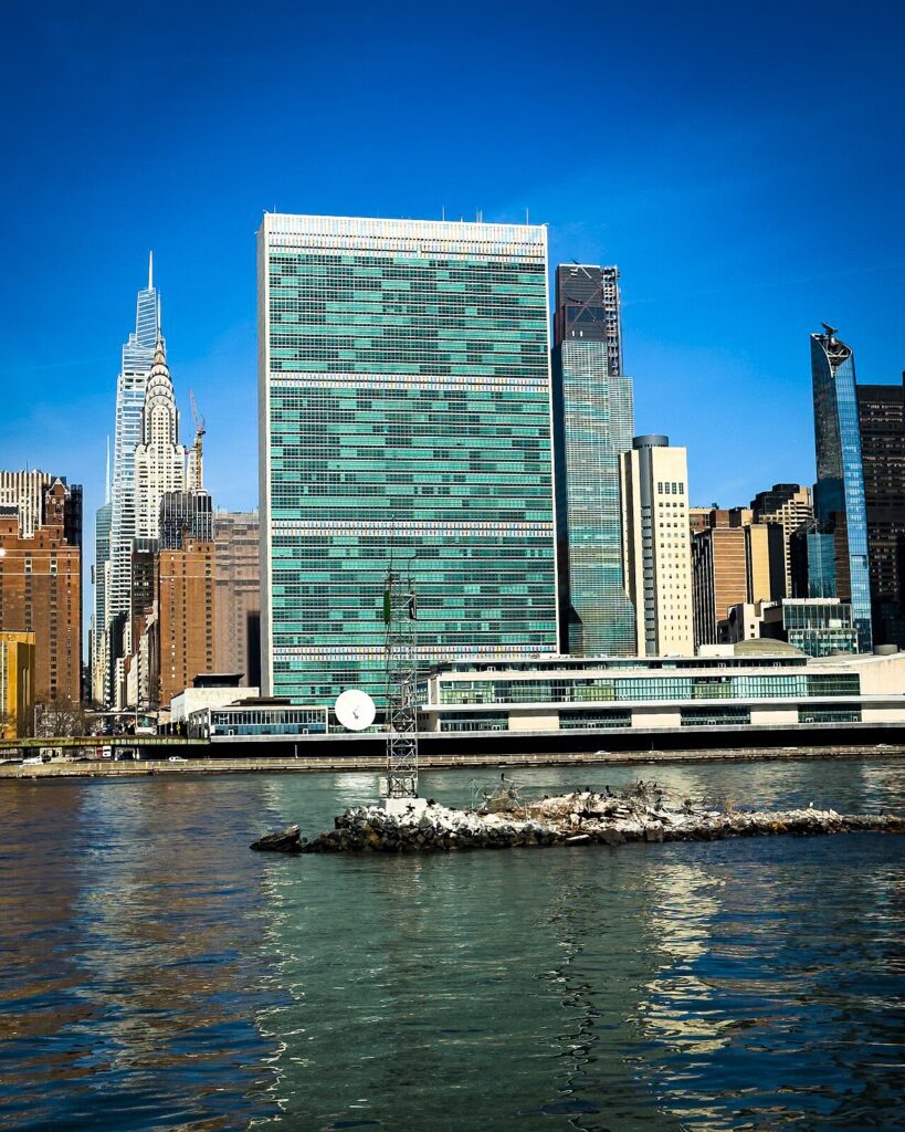 Sede de Naciones Unidas en Nueva York vista desde el East River