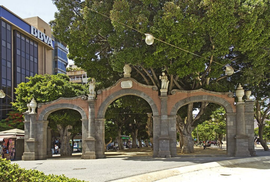Arco de entrada a la Alameda del Duque de Santa Elena, en Santa Cruz de Tenerife