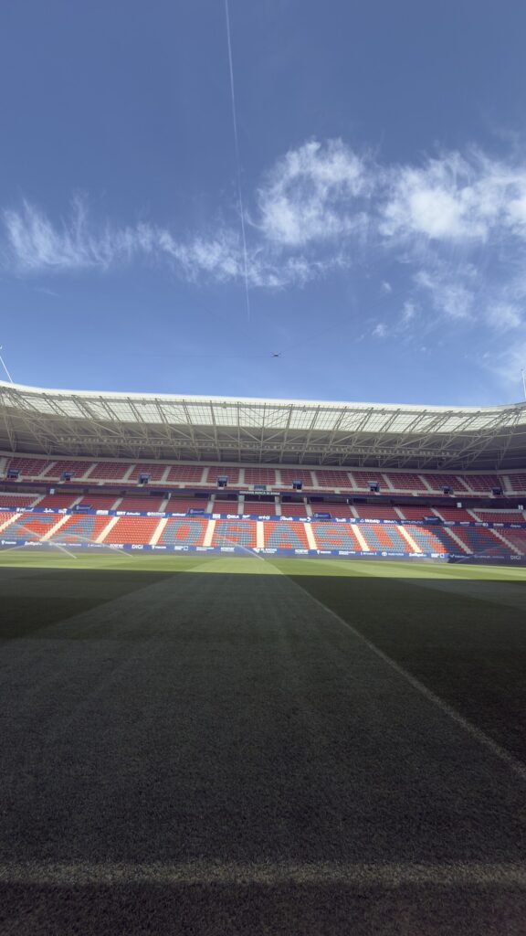 Interior del estadio El Sadar, campo del CA Osasuna, en Pamplona