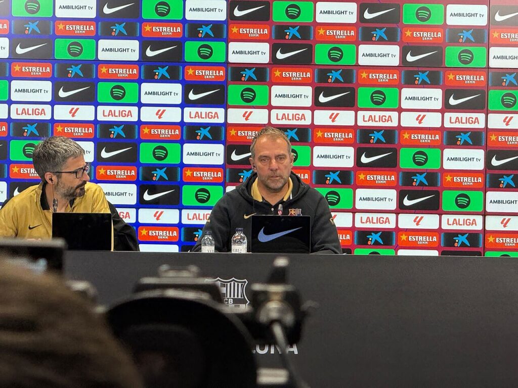 Hansi Flick, entrenador del FC Barcelona, en una rueda de prensa de abril de 2025