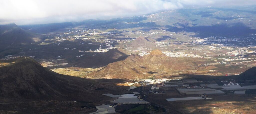 Montaña de Guaza y zona agrícola del sur de Arona, en Tenerife