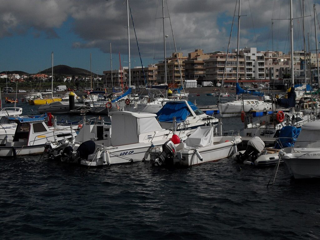La localidad de Las Galletas, en Arona, vista desde el puerto deportivo