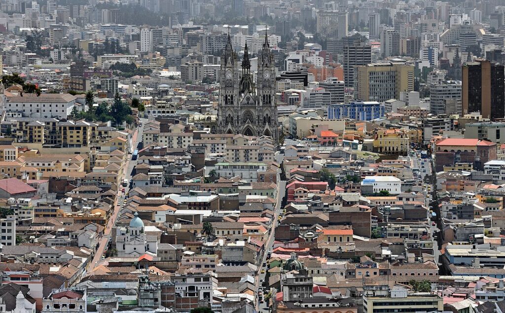 Vista panorámica del centro histórico de Quito, en Ecuador