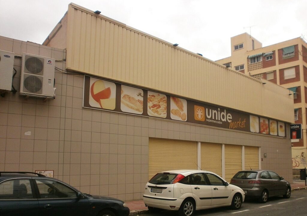 Fachada de un supermercado en Alicante