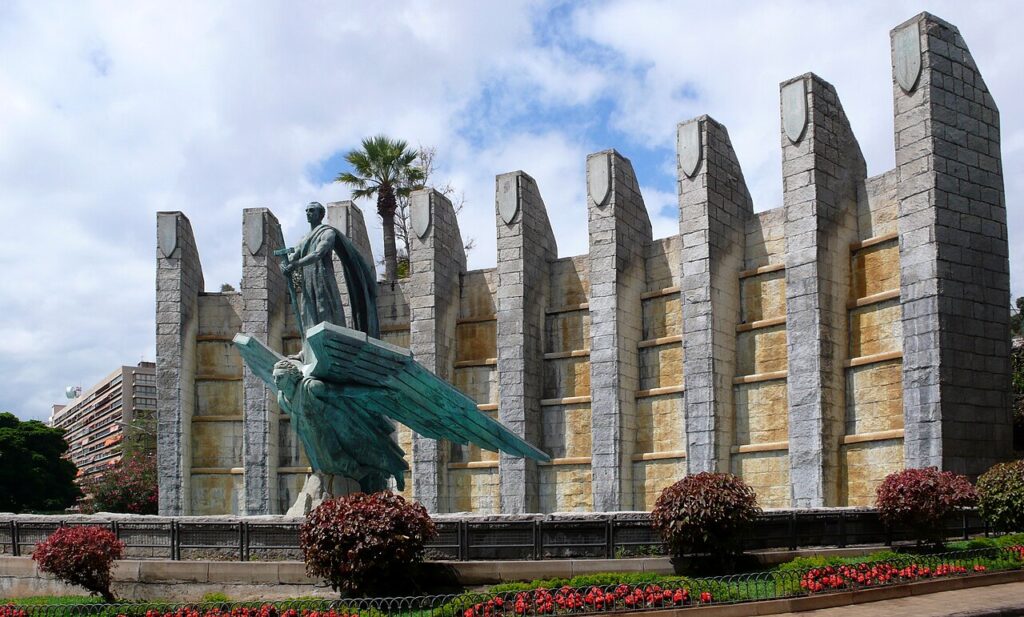 Escultura de Juan de Ávalos dedicada a Franco, en Santa Cruz de Tenerife