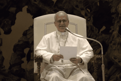 Retrato del papa León XIV durante una audiencia con periodistas en 2025