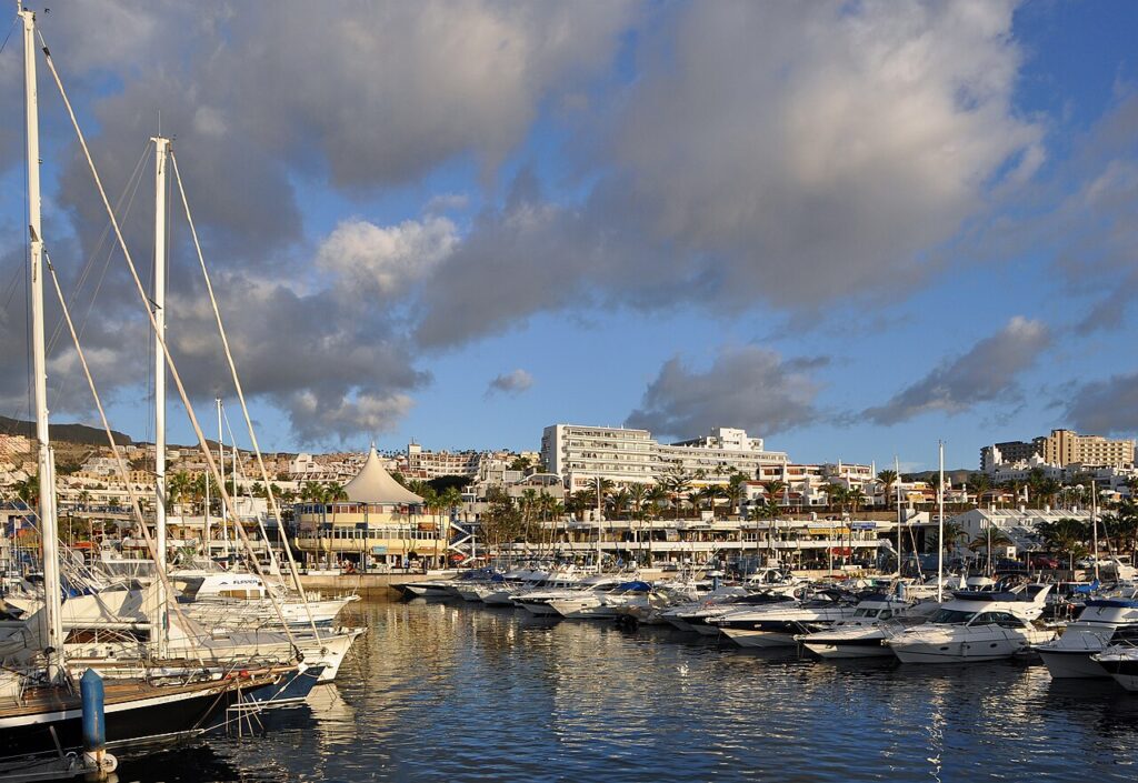 Puerto deportivo de Puerto Colón, en Costa Adeje (Tenerife)