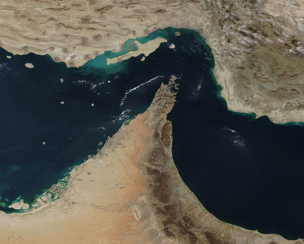 Imagen de satélite del estrecho de Ormuz y la península de Musandam