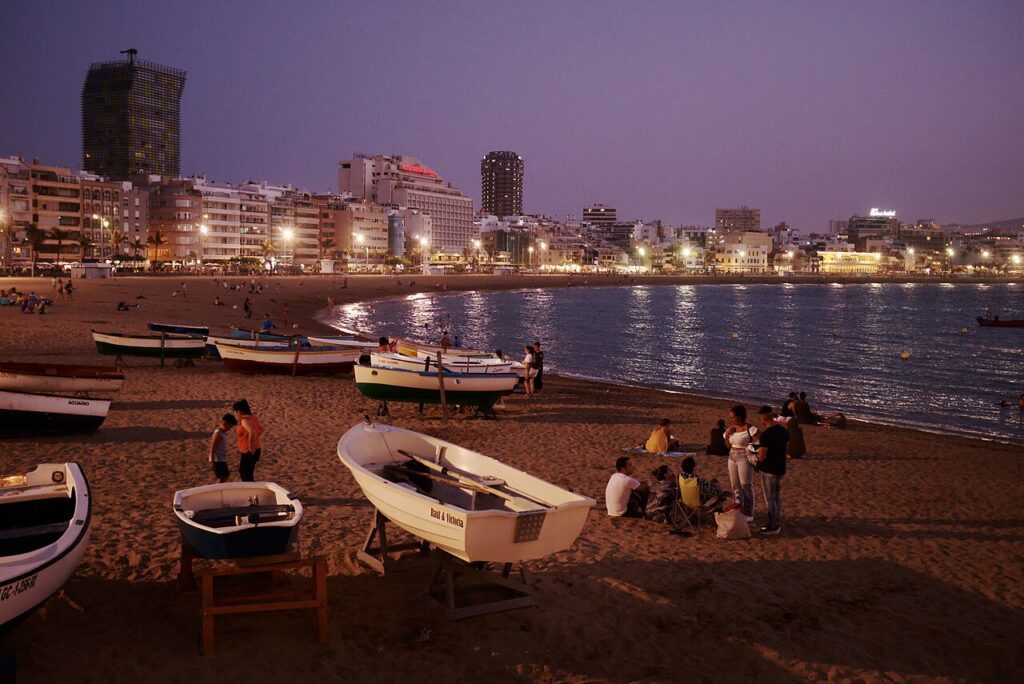Playa de Las Canteras al atardecer, en Las Palmas de Gran Canaria