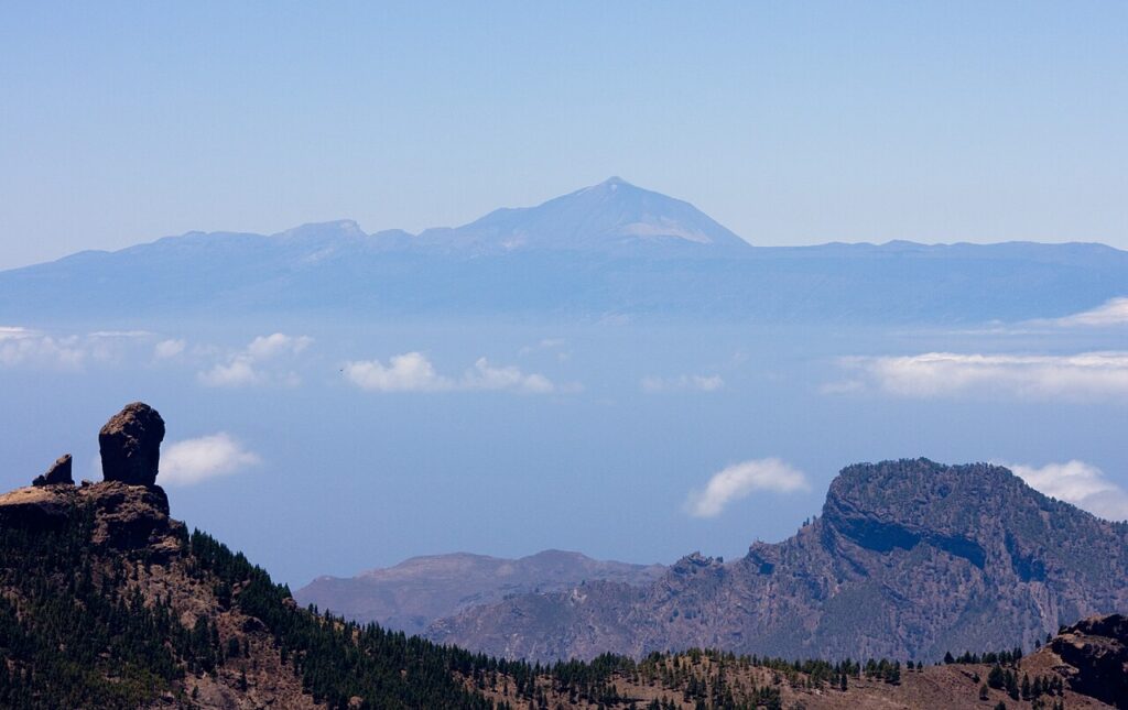 Vista de la cumbre de Gran Canaria desde el mirador del Pico de las Nieves