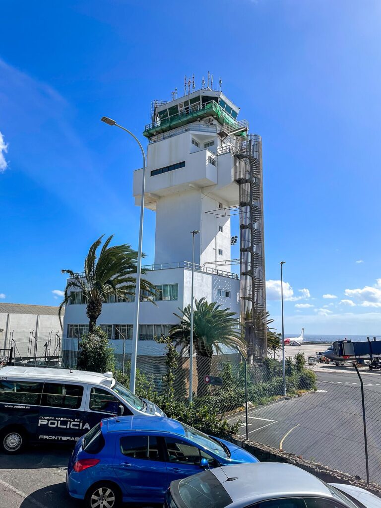 Torre de control del aeropuerto Tenerife Sur