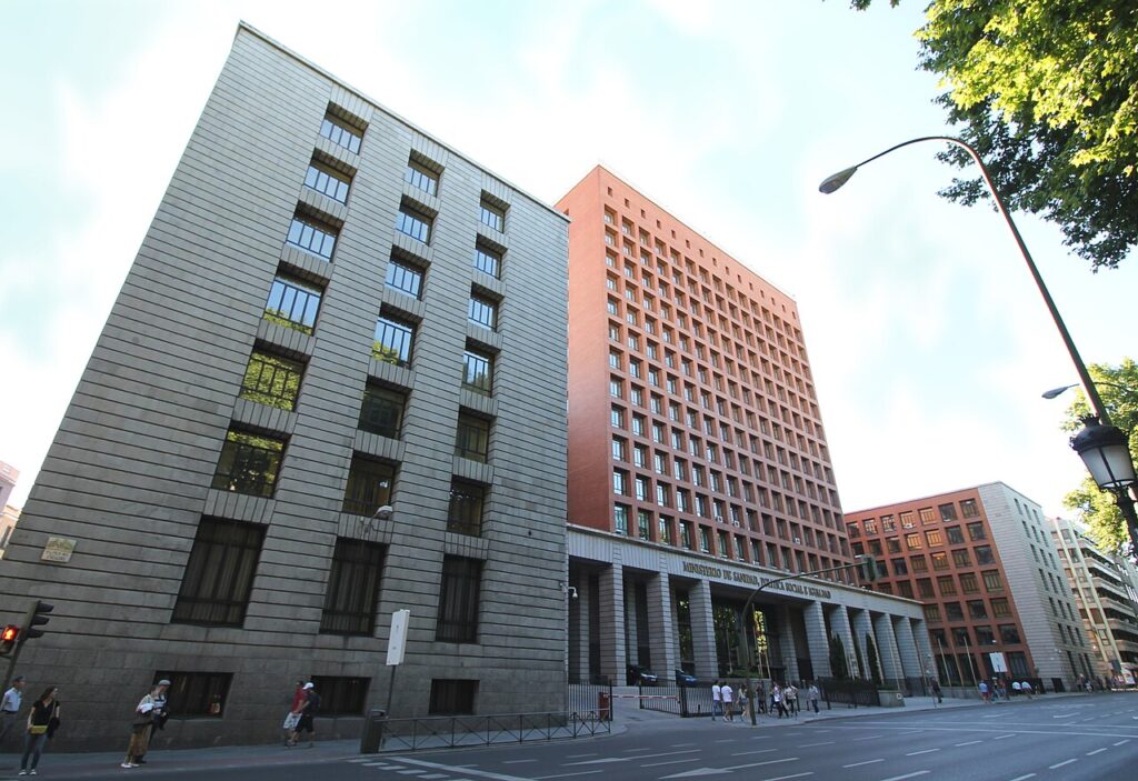 Fachada del Ministerio de Sanidad, en el paseo del Prado de Madrid
