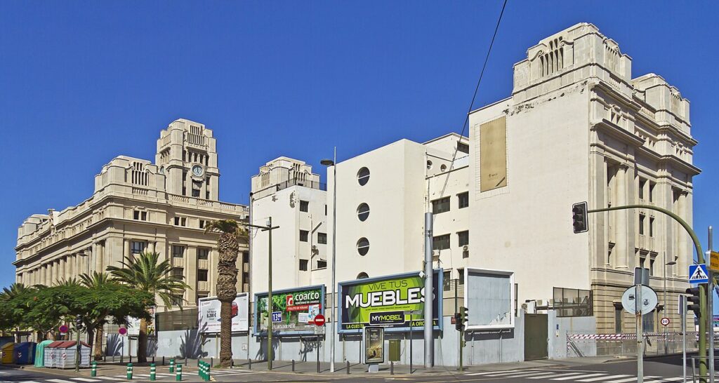 Fachada del edificio del Cabildo de Tenerife, en Santa Cruz
