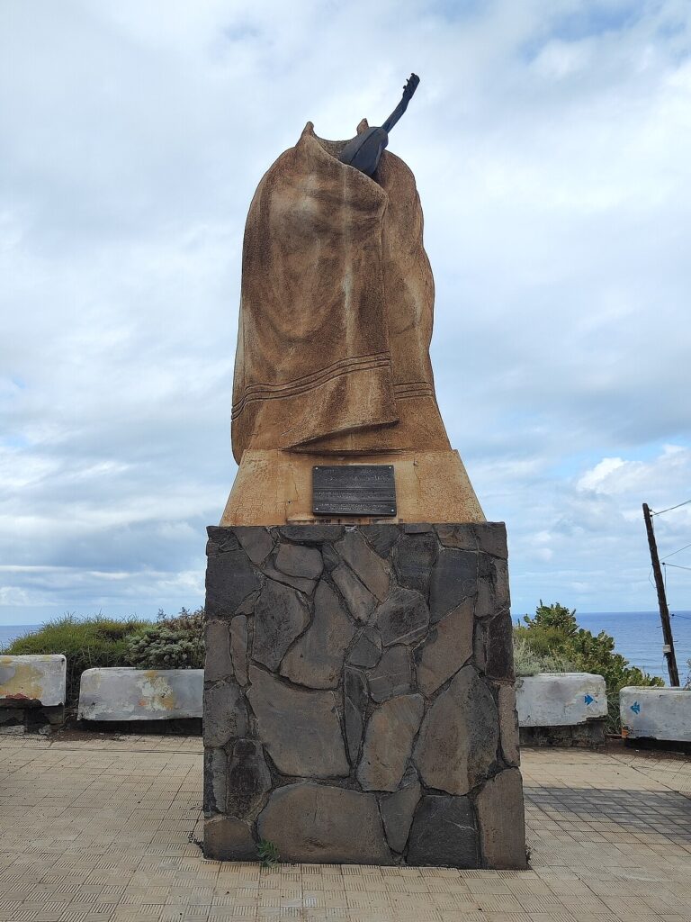 Monumento a Los Sabandeños en Punta del Hidalgo