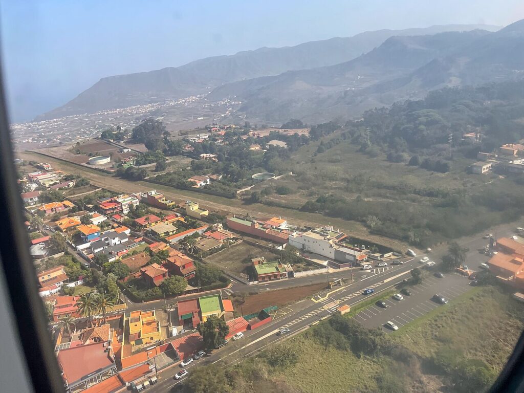 Guamasa vista desde un avión en la aproximación al aeropuerto de Tenerife Norte