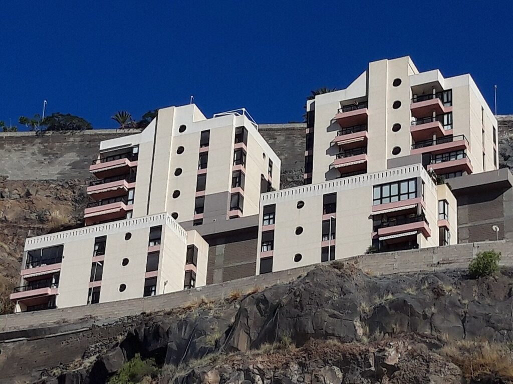 Edificios de Radazul, en el municipio de El Rosario