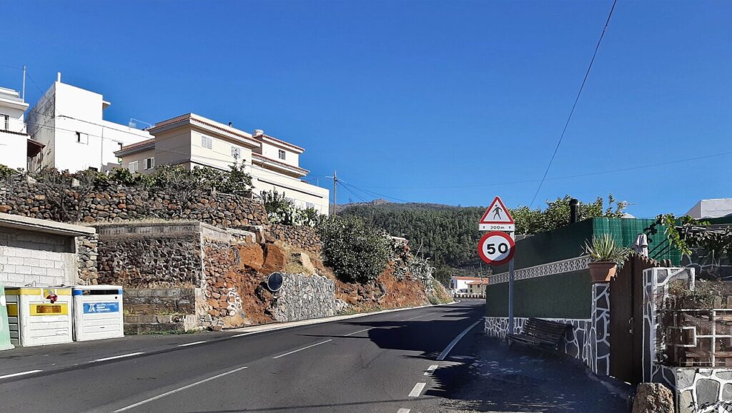 Carretera TF-21 a su paso por Vilaflor