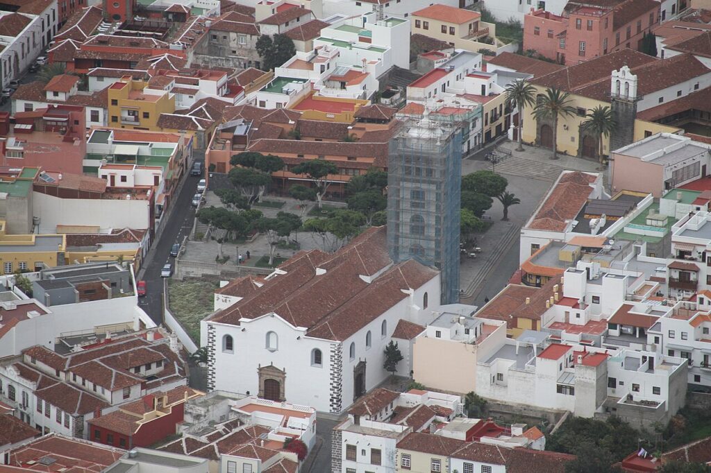 Vista aérea del casco de Garachico y su costa, en el norte de Tenerife