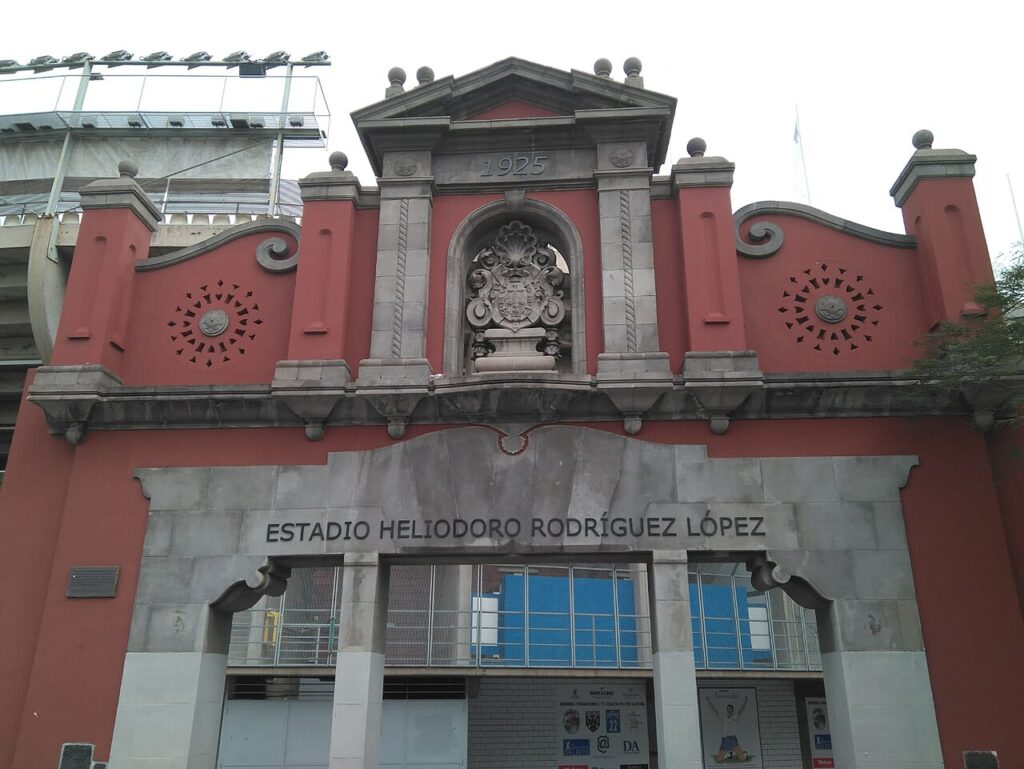 Antigua entrada del estadio Heliodoro Rodríguez López, en Santa Cruz de Tenerife