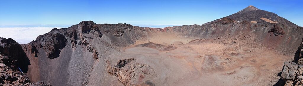 El cráter de Pico Viejo y la cumbre del Teide