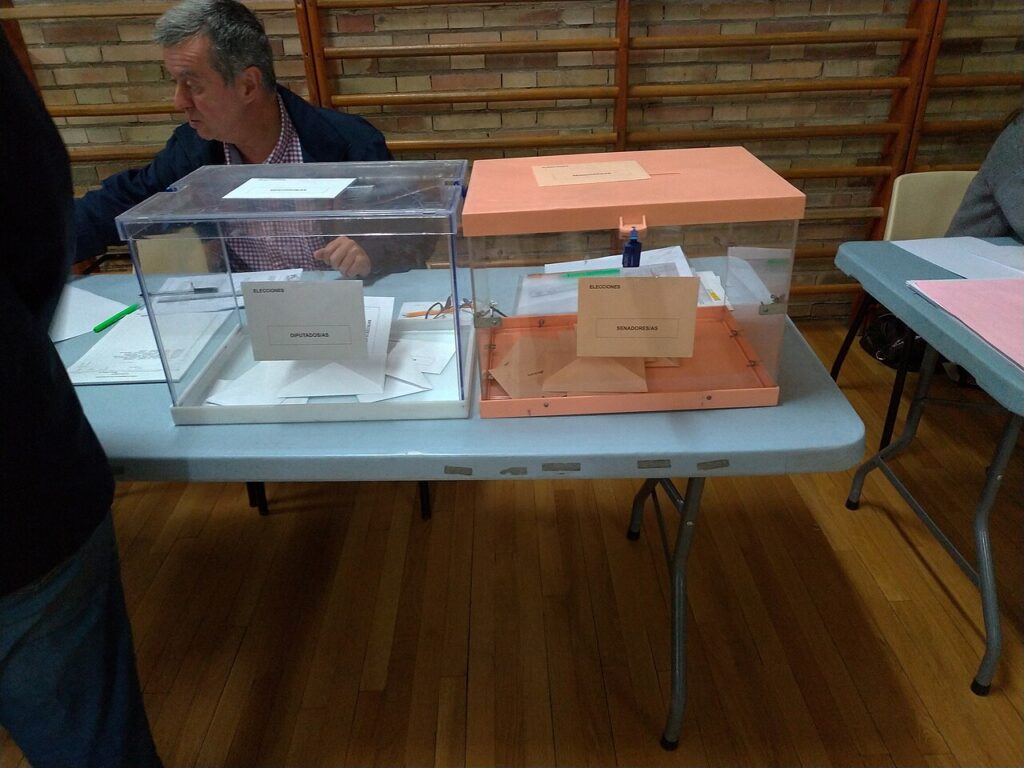 Urnas del Congreso y del Senado en un colegio electoral de Madrid en las generales de 2019 (imagen de archivo)