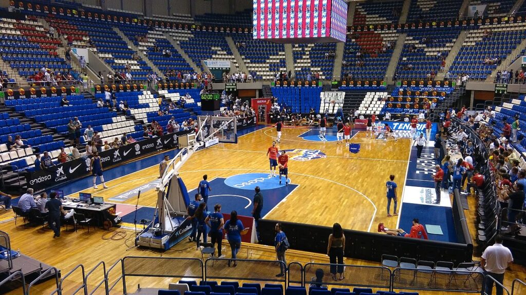 La Laguna Tenerife remonta y gana 82-77 al Baskonia en casa