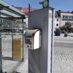 Desfibrilador externo semiautomático instalado en la vía pública (imagen de archivo)