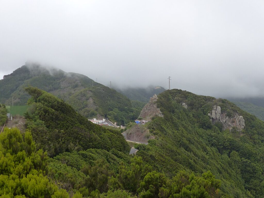 Nubes sobre el macizo de Anaga, en Tenerife (imagen de archivo)