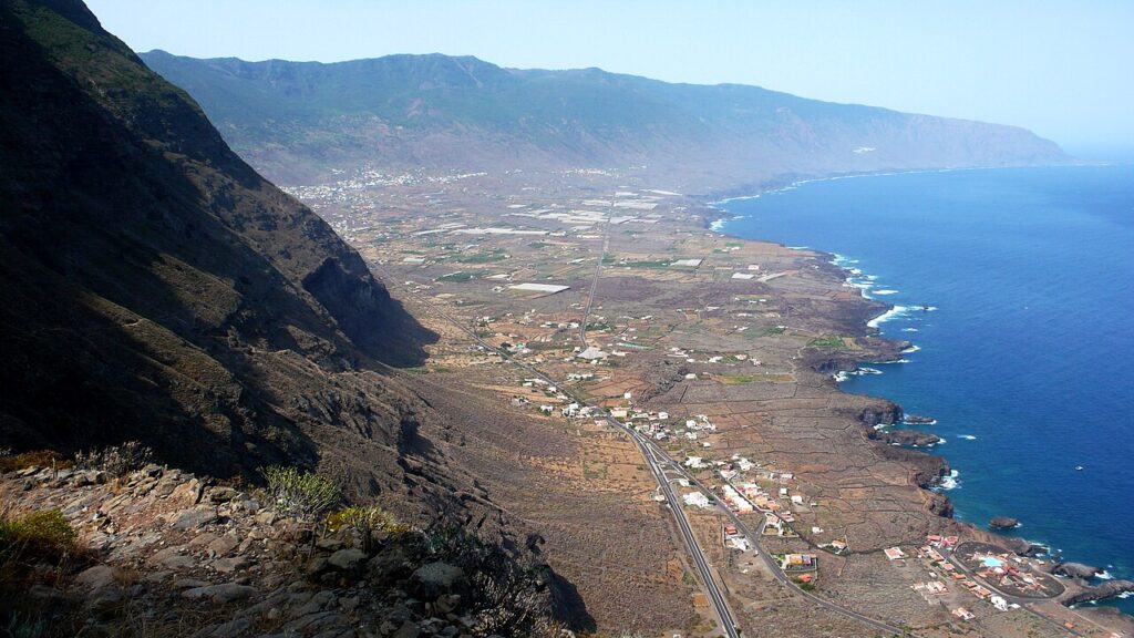 Vista del valle de El Golfo, en El Hierro (imagen de archivo)