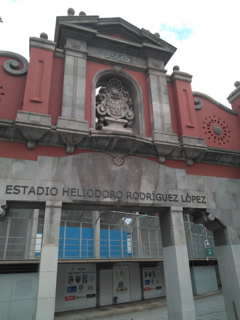 Antigua entrada del estadio Heliodoro Rodríguez López, en Santa Cruz de Tenerife (imagen de archivo)