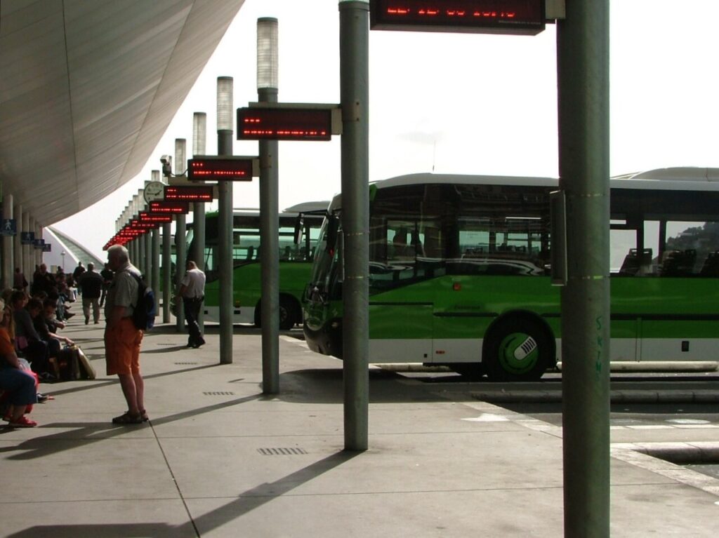 Guaguas de TITSA en el Intercambiador de Santa Cruz de Tenerife en 2008 (imagen de archivo)