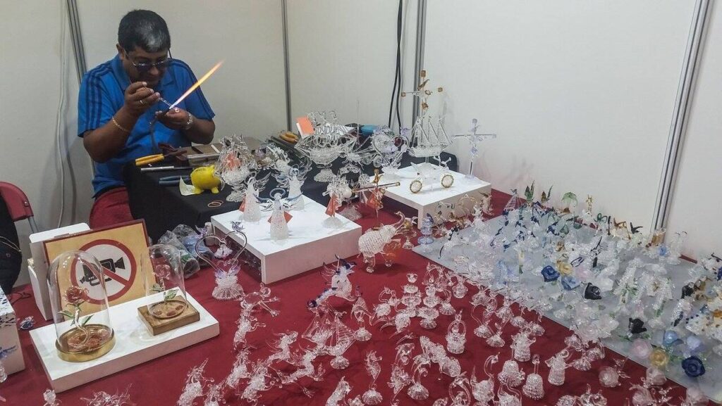 Piezas de artesanía canaria en vidrio (imagen de archivo)
