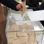 Urna en un colegio electoral de Valladolid durante las elecciones de Castilla y León de 2022 (imagen de archivo)
