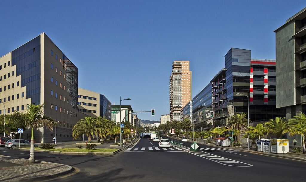 Avenida Tres de Mayo, en Santa Cruz de Tenerife, junto a la entrada de la autopista TF-5, en 2012 (imagen de archivo)