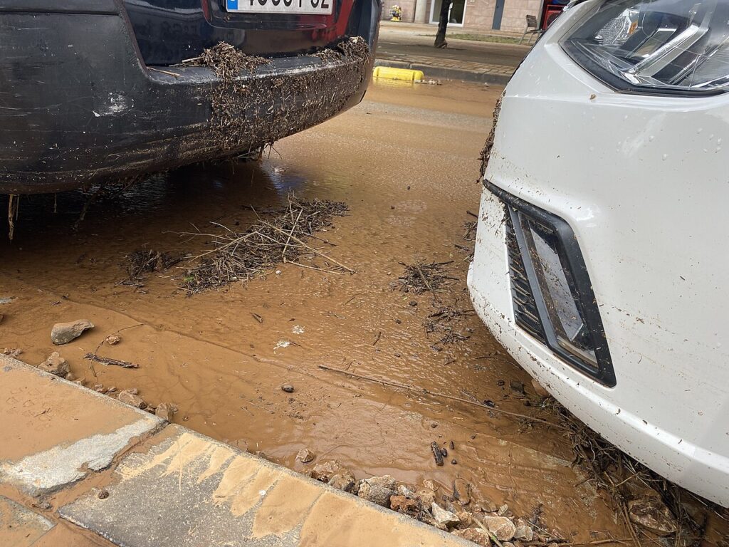 Barro en una calle de Sabadell tras las lluvias del 3 y 4 de octubre de 2026