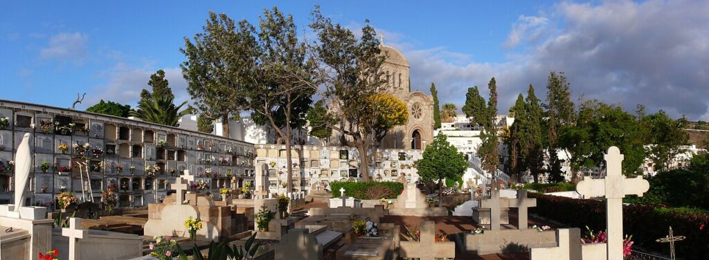 Tumbas, nichos y capilla del cementerio de Santa Lastenia, en Santa Cruz de Tenerife, en 2010 (imagen de archivo)