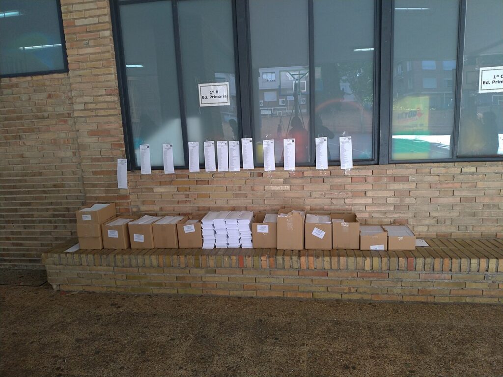 Papeletas en un colegio electoral de Madrid en las elecciones generales de 2019 (imagen de archivo)