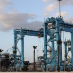 Grúas y contenedores en el puerto de Algeciras (imagen de archivo)